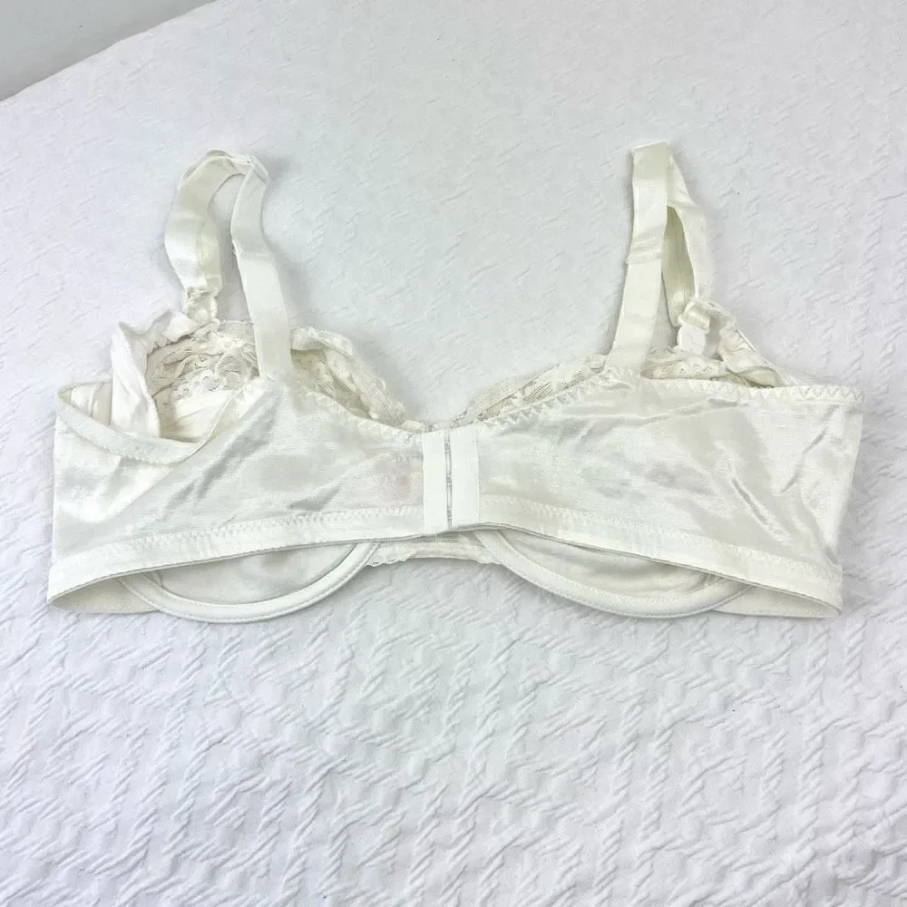 BUY 1 GET 1 FREE nursing bra cream white love pats for mothers to be size 40d st